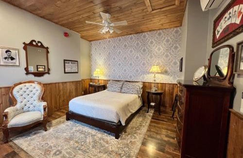 Tombstone Hotel | The Russ House