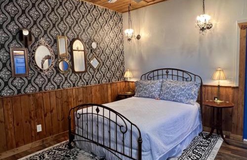 Tombstone Hotel | The Russ House
