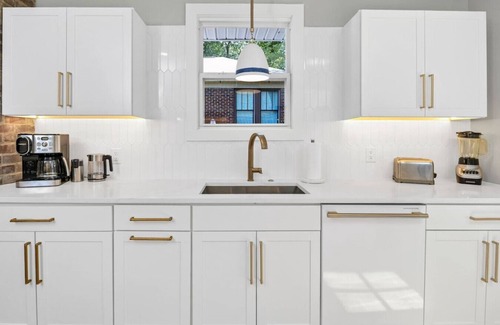 Earlewood House | The Sabal | 3BR/3BA w/Hot Tub & Fire Pit