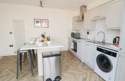 South Cliff Cottage | The Salthouse Apartment 1