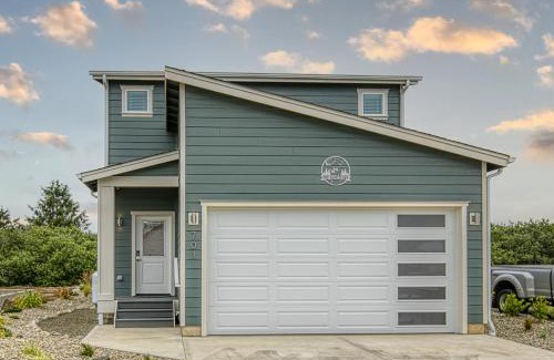Ocean Shores House | The Sanctuary By Oyhut Bay Seaside Village