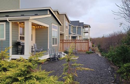 Ocean Shores House | The Sanctuary By Oyhut Bay Seaside Village