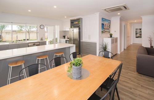 Broadwater House | THE SAND CASTLE - Holiday Sanctuary near the beach