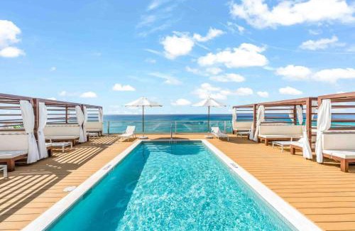 West Bay Apartment | The Sands 3 - Take Ten Off This Spacious Oceanfront Condo with Panoramic Views