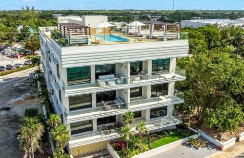 West Bay Apartment | The Sands 3 - Take Ten Off This Spacious Oceanfront Condo with Panoramic Views