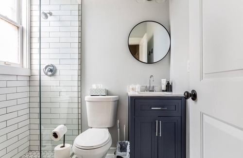 Prospect Hill Apartment | The Santiago Yale New Haven with Parking and Modern