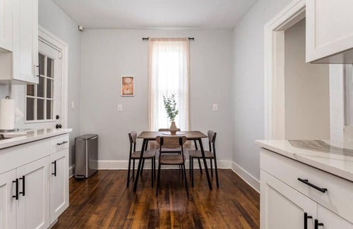 Prospect Hill Apartment | The Santiago Yale New Haven with Parking and Modern