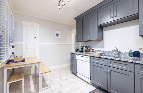 Lower Avenues Apartment | The Sapphire Suite - Downtown Historic Aves Apt