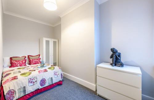 Doncaster Apartment | The Scarsdale Apartment