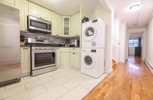 Crown Heights House | The Schenectady House Unit 1/Standard Large Room/Shared Bath & Common Areas
