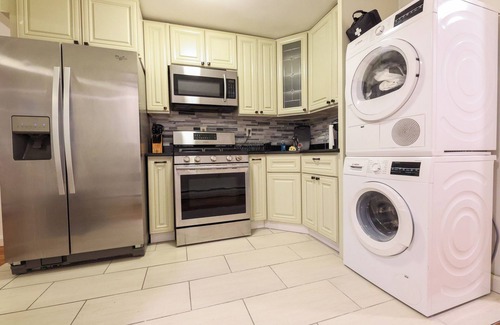 Crown Heights House | The Schenectady House - Unit 1 Standard Large Room/Shared Bath & Common Areas