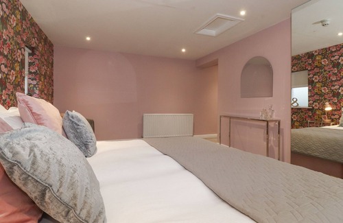 Cartmel Cottage | THE SCHOOL ROOM, romantic, character holiday cottage in Cartmel