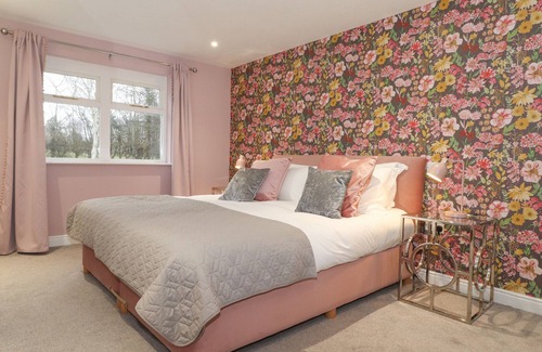 Cartmel Cottage | THE SCHOOL ROOM, romantic, character holiday cottage in Cartmel