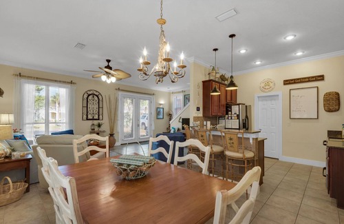 Miramar Beach Cottage | The Sea Breeze Cottage! - FREE Beach Serv. In Season Mar - Oct!