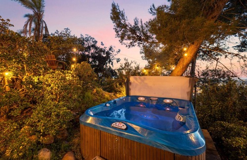 Mission Valley East House | The SeaBarn: Stargazing Hot Tub & Vista Views