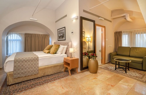 Old City Hotel | The Sephardic House