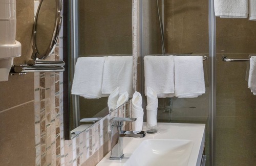 Old City Hotel | The Sephardic House