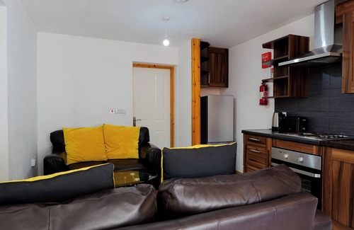 Old Trafford Apartment | The Serenity Apartment