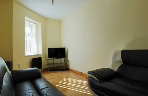 Old Trafford Apartment | The Serenity Apartment