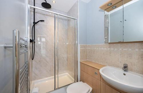 Wythenshawe Apartment | The Sharston - Free Parking & Close To Airport