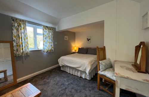 Upper Framilode Hotel | The Ship Inn - Self Catering Accommodation