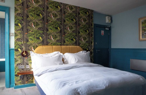 Prince's Hotel | The Ship Rooms