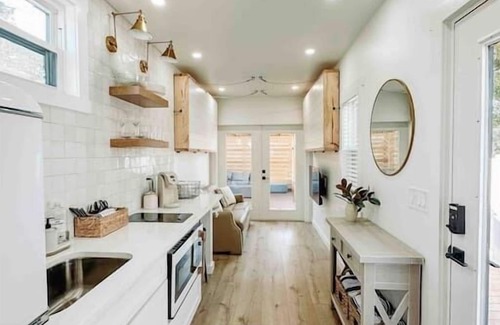 College Park Cottage | The Ship Yard · New Construction - Hot Tub - 30 min to Disney