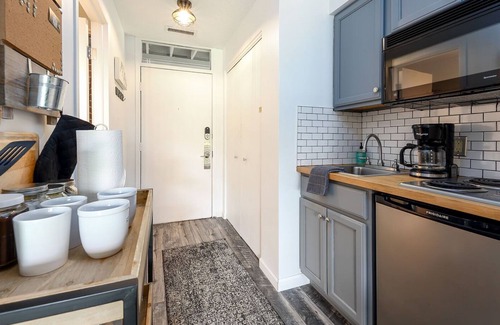 Acme Condo | The Shores Lakeside Condo Unit 5595