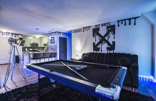 Lenox Apartment | The Showtime Pad - Game Room - Pool Table - Fireplace!