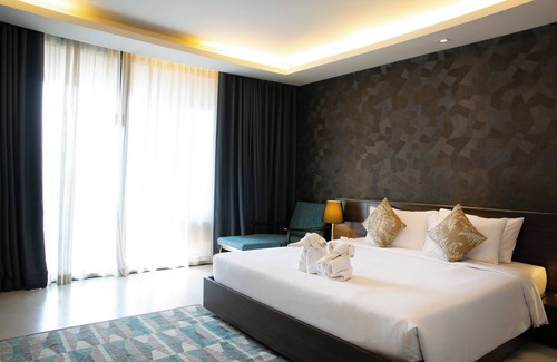 Suan Luang Resort | The Silver Palm Wellness Resort, Deluxe Double Room, 1 Xlarge Double Bed.