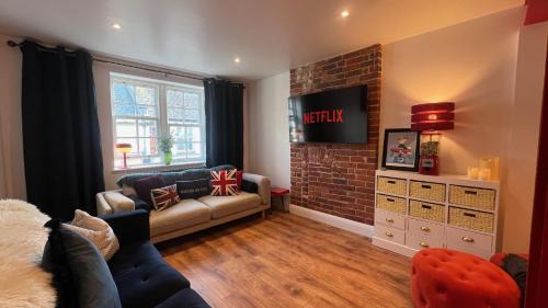 Worthing Apartment | The Simms Suite