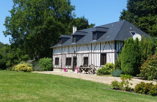 Bonneville-la-Louvet House | The small house of Tostes