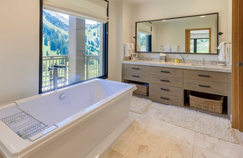 Salt Lake Mountain Resorts Cabin | The Snowpine Lodge