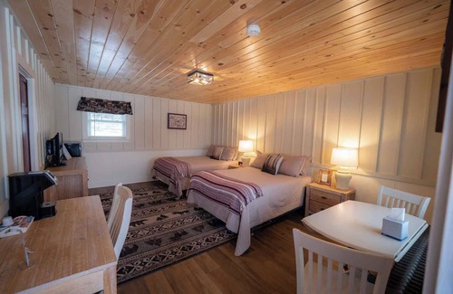 Lake Placid Hotel | The Snowshoe Lodge