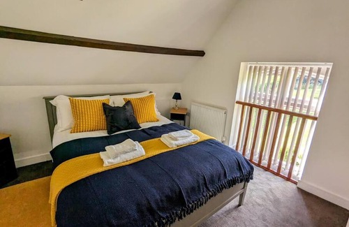 Llandenny Apartment | The Snug at Cefn Tilla Court