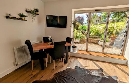 Llandenny Apartment | The Snug at Cefn Tilla Court