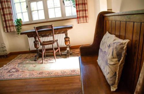 Dunkerton House | The Snug, Beautiful Country Retreat