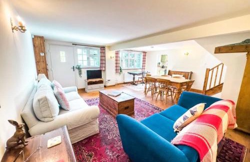 Dunkerton House | The Snug, Beautiful Country Retreat