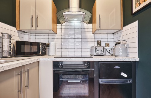 Londonderry Apartment | The Snug @ Clarence perfect hideaway in the walled city.