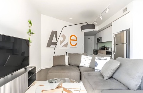 West Bellevue Apartment | The Sophari 1BR Experience:Modern Living|Pool+Gym