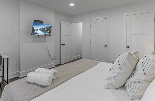 Merion Village House | The South Haven 2- 2 BR New Renovation