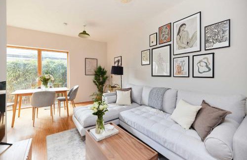 Livesey Apartment | The Southwark Wonder - Charming 1BDR Flat with Patio