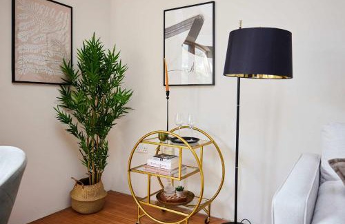 Livesey Apartment | The Southwark Wonder - Charming 1BDR Flat with Patio