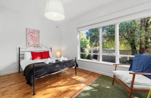 Linden Park House | The Spacious & Elegant Vacation Haven - Glenside