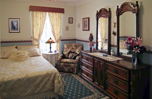 Hillarys House | The Spanish Guesthouse, Private Rooms