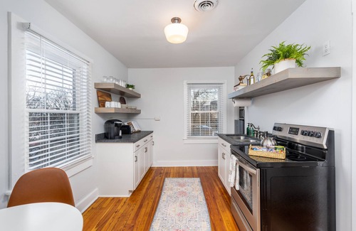 Staunton Cottage | "The Sparrow" at Historic Downtown Staunton