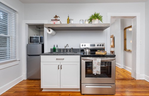 Staunton Cottage | "The Sparrow" at Historic Downtown Staunton
