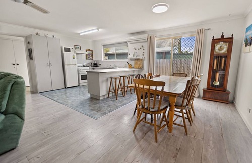 Lakes Entrance House | The Spotted Bach - Enjoy the wood fireplace and explore the beautiful lakes