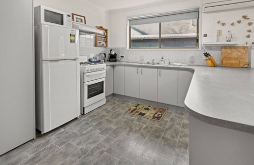 Lakes Entrance House | The Spotted Bach - Enjoy the wood fireplace and explore the beautiful lakes