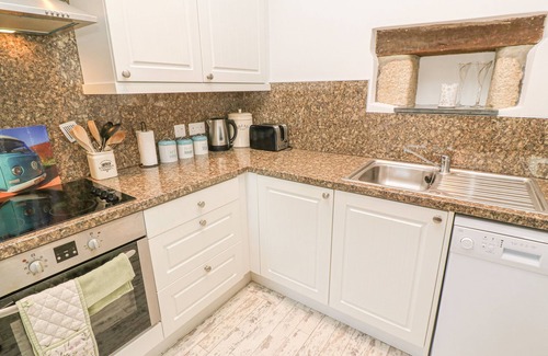 Rosudgeon Cottage | THE STABLE, pet friendly, character holiday cottage in Rosudgeon